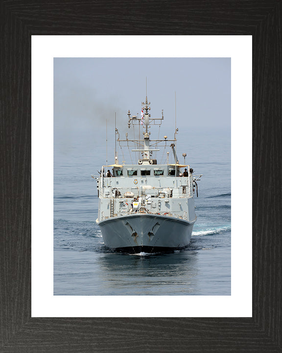 HMS Shoreham M112 | Photo Print | Framed Print | Sandown Class | Minehunter | Royal Navy Hampshire Prints