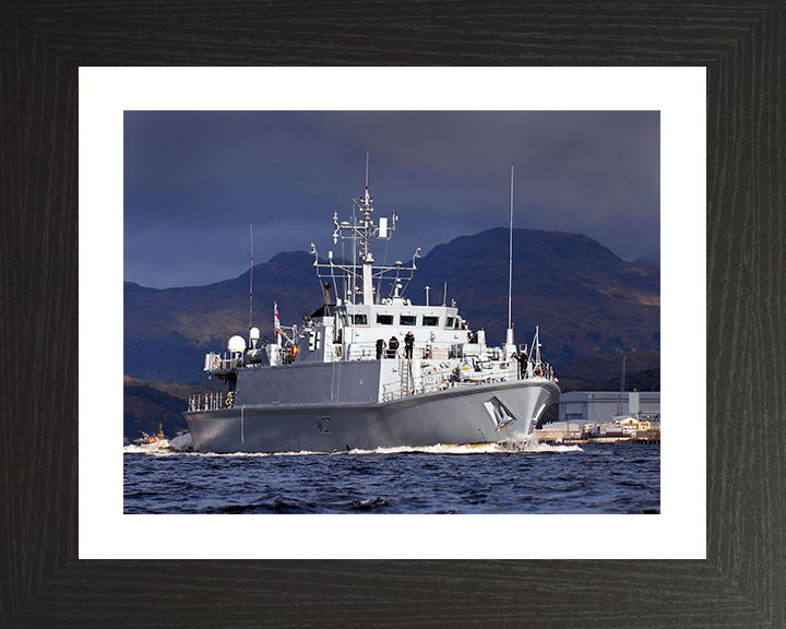 HMS Pembroke (M107) Photo Print - Scotland 2008 - Royal Navy Sandown Class Minehunter Hampshire Prints 10 x 8 Black Frame Yes
