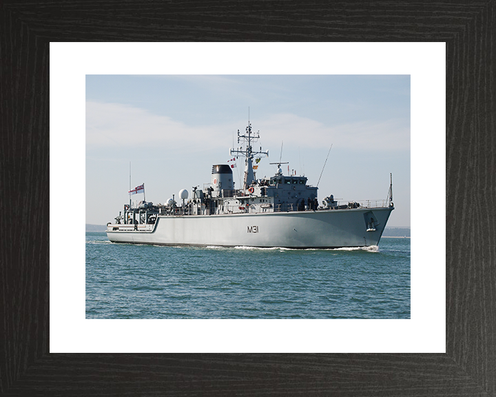 HMS Cattistock (M31) Royal Navy Hunt Class MineHunter Low Starboard View Photo Print Wall Art Decor Posters, Prints, & Visual Artwork Hampshire Prints 10 x 8 Black Frame Yes