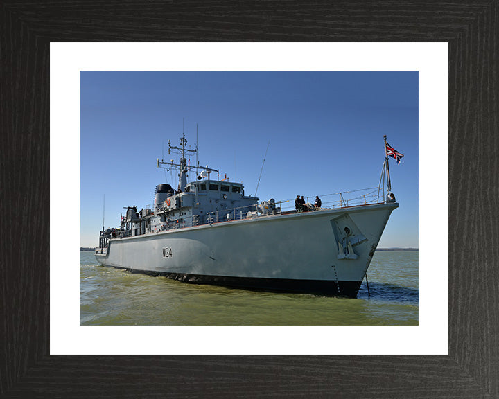 HMS Middleton M34 | Photo Print | Framed Print | Hunt Class | Mine Warfare Vessel | Royal Navy Hampshire Prints