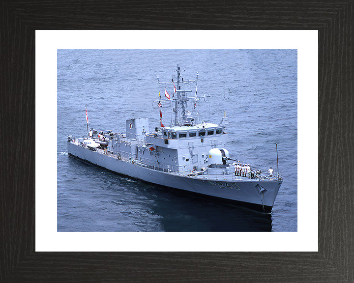 HMS Plover P240 Royal Navy Peacock class patrol vessel Photo Print or Framed Print - Hampshire Prints