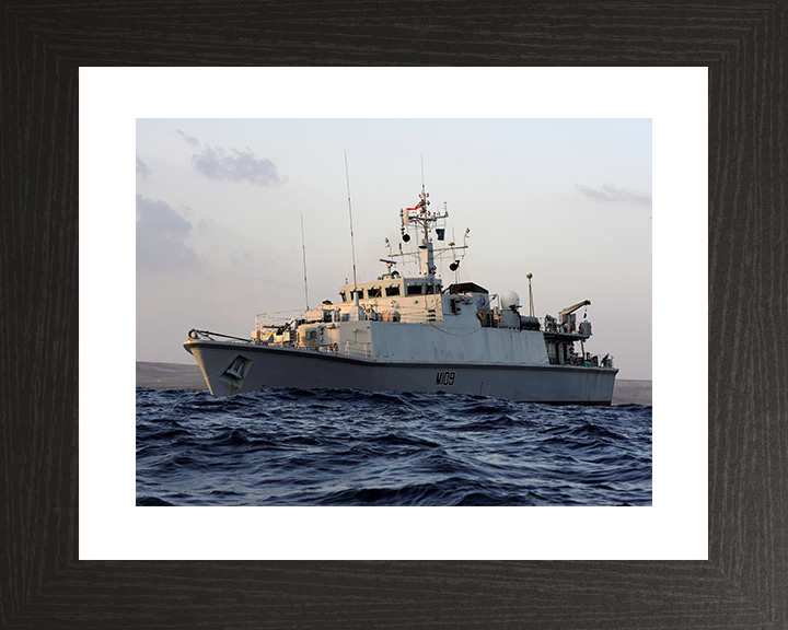 HMS Bangor (M109) Royal Navy Sandown Class Minehunter Low Port Side View Photo Print Wall Art Decor Posters, Prints, & Visual Artwork Hampshire Prints 10 x 8 Black Frame Yes