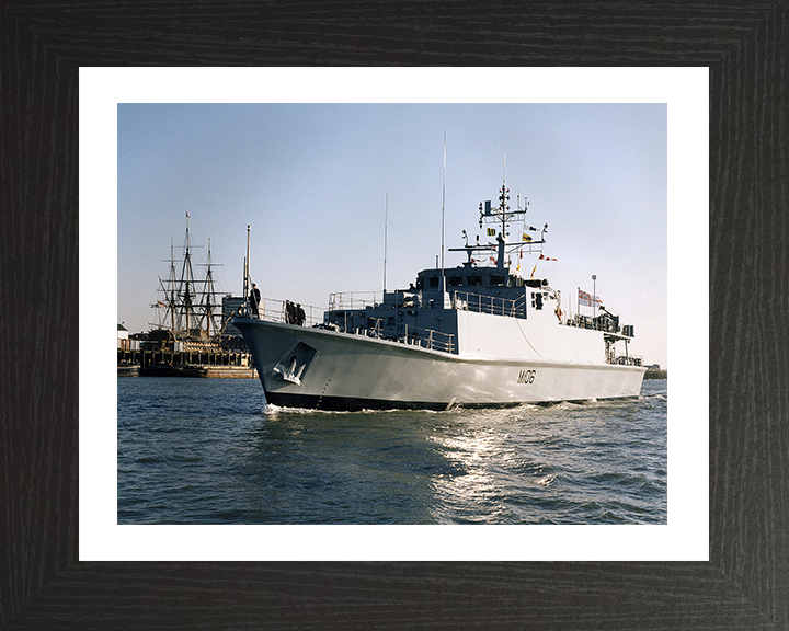 HMS Penzance (M106) Photo Print - Entering Portsmouth 1998 - Royal Navy Sandown Class Minehunter