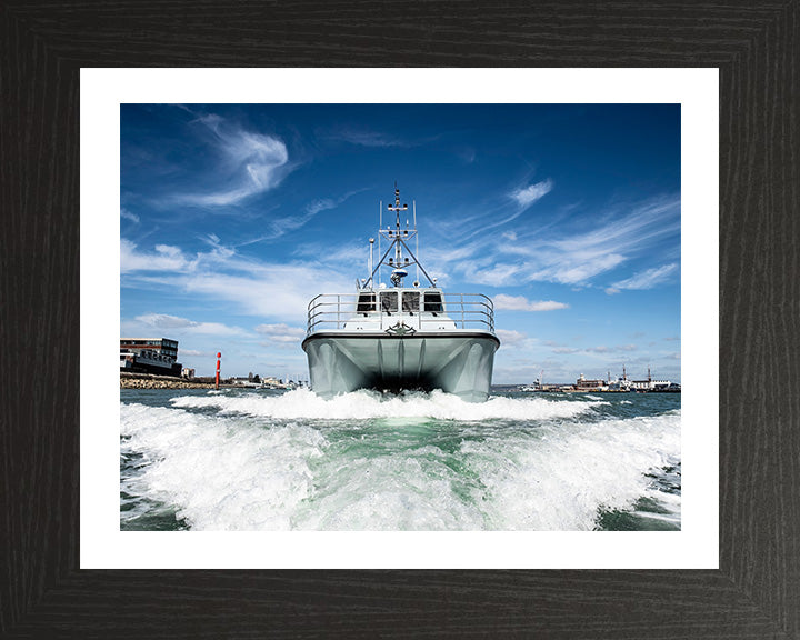 HMS Magpie H130 | Photo Print | Framed Print | Coastal Survey Vessel | Royal Navy Hampshire Prints