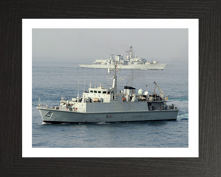 HMS Grimsby M108 | Photo Print | Framed Print | Sandown Class | Minehunter | Royal Navy Hampshire Prints