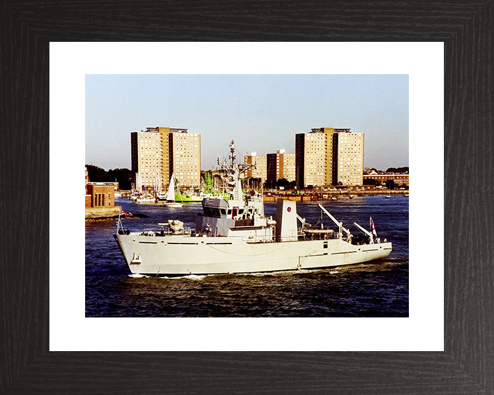 HMS Blackwater (M2008) Royal Navy River Class Minesweeper Leaving Portsmouth Photo Print Wall Art Decor Posters, Prints, & Visual Artwork Hampshire Prints 10 x 8 Black Frame Yes