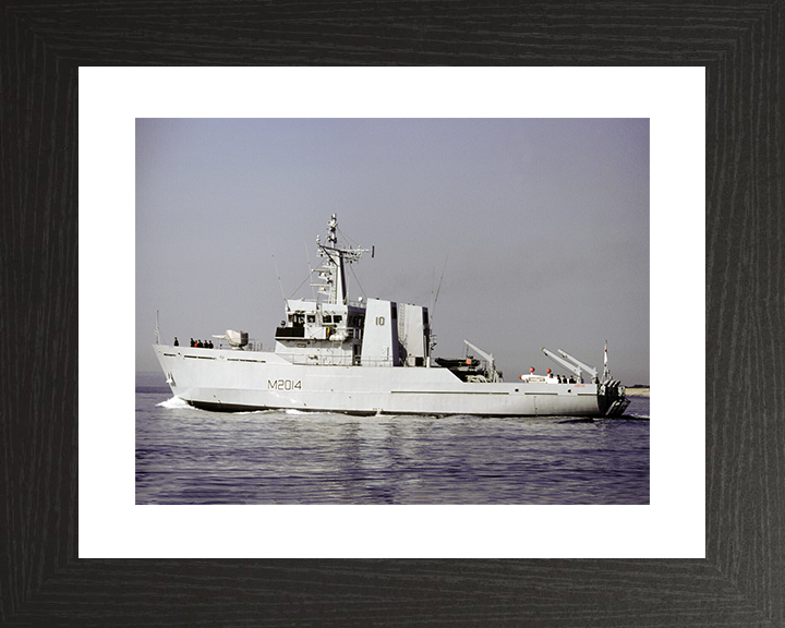 HMS Arun (M2014) Royal Navy River Class Minesweeper Port Beam View Photo Print Wall Art Decor Posters, Prints, & Visual Artwork Hampshire Prints 10 x 8 Black Frame Yes