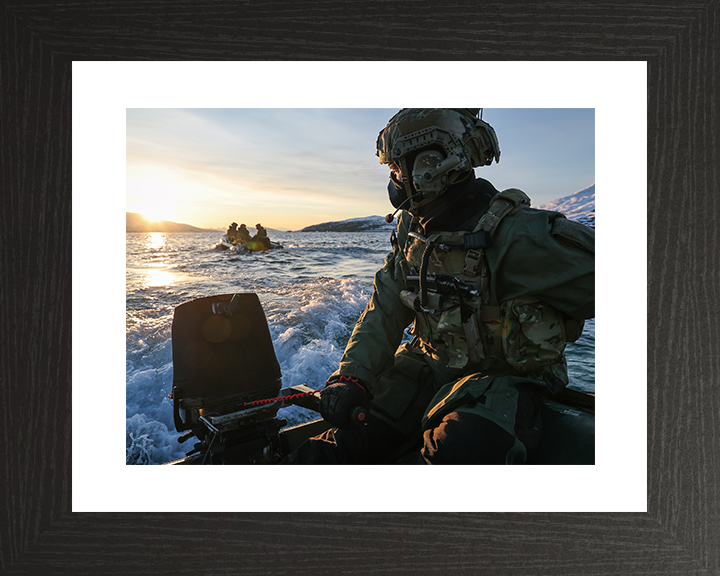 Royal Marine operates a Inflatable Raiding Craft Photo Print 30 Commando Wall Art Military Decor UK Posters, Prints, & Visual Artwork Hampshire Prints 10 x 8 Black Frame No