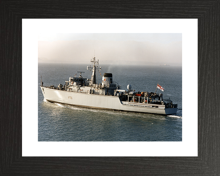 HMS Bicester (M36) Royal Navy Hunt Class Mine Warfare Vessel Leaving Portsmouth 1997 Photo Print Wall Art Decor Posters, Prints, & Visual Artwork Hampshire Prints 10 x 8 Black Frame Yes