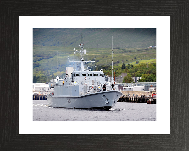 HMS Bangor (M109) Royal Navy Sandown Class Minehunter Leaving Harbour Photo Print Wall Art Decor Posters, Prints, & Visual Artwork Hampshire Prints 10 x 8 Black Frame Yes