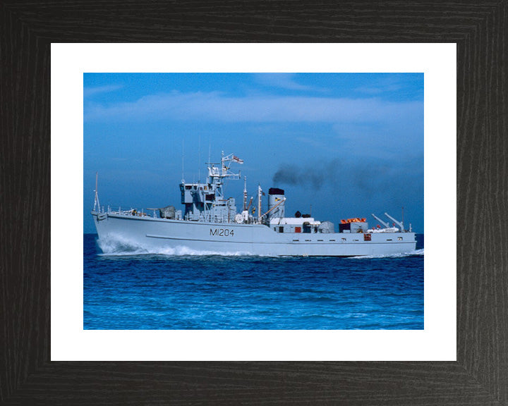 HMS Stubbington M1204 | Photo Print | Framed Print | Ton Class | Minesweeper | Royal Navy Hampshire Prints