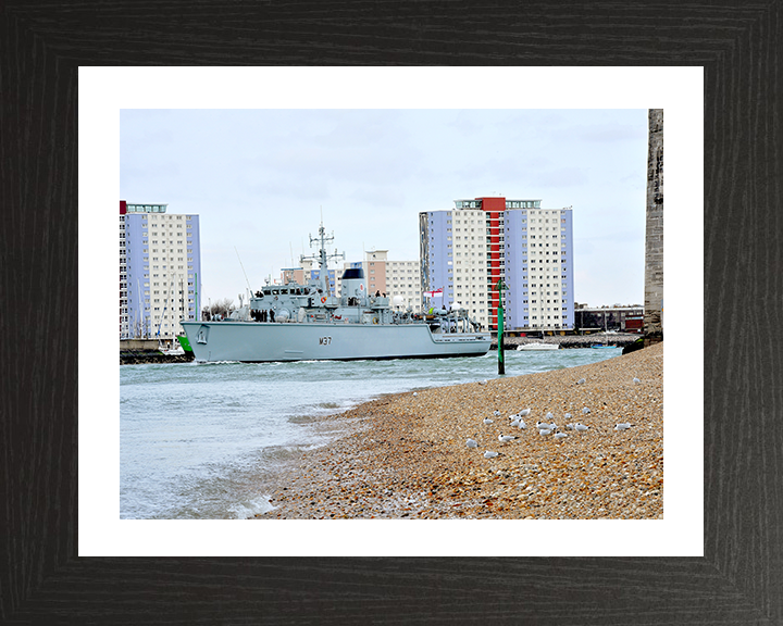 HMS Chiddingfold (M37) Photo Print - Leaving Portsmouth 2013 - Royal Navy Hunt Class Minehunter Posters, Prints, & Visual Artwork Hampshire Prints 10 x 8 Black Frame Yes