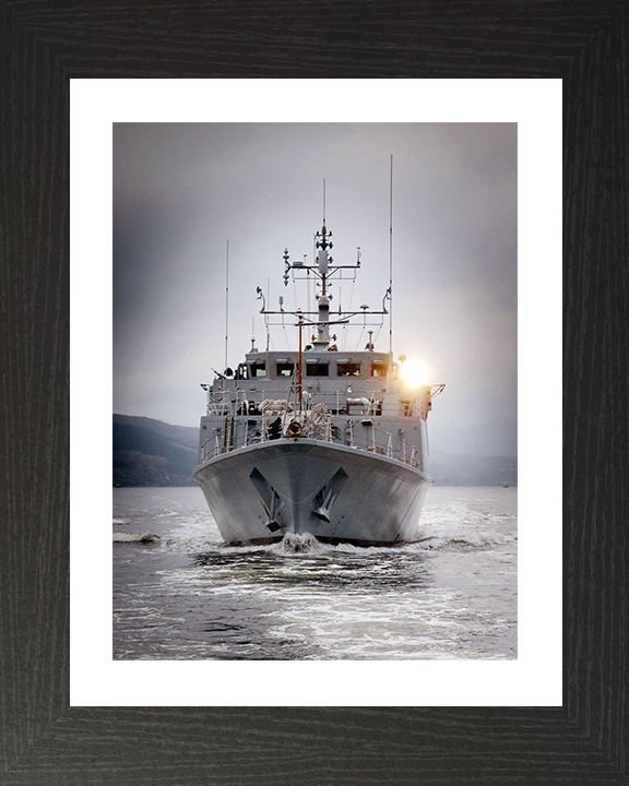 HMS Blyth (M111) Photo Print - Scotland 2008 - Royal Navy Sandown Class Minehunter Hampshire Prints 10 x 8 Black Frame Yes