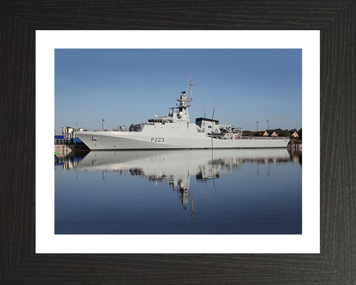 HMS Medway P223 | Photo Print | Framed Print | River Class | Patrol Vessel | Royal Navy Hampshire Prints