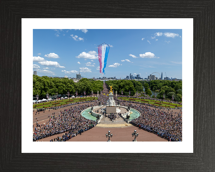 RAF Red Arrows Over Buckingham Palace Photo Print - Royal Air Force Aircraft Hampshire Prints 10 x 8 Black Frame Yes
