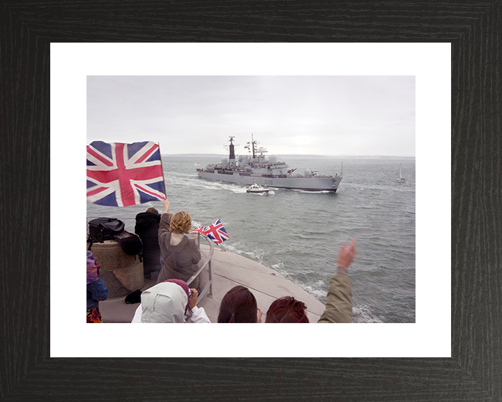 HMS Cardiff (D108) Royal Navy Type 42 Destroyer From The Round Tower Photo Print Wall Art Decor Posters, Prints, & Visual Artwork Hampshire Prints 10 x 8 Black Frame Yes