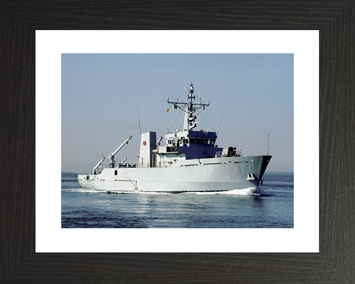 HMS Arun (M2014) Royal Navy River Class Minesweeper Starboard Bow View Photo Print Wall Art Decor Posters, Prints, & Visual Artwork Hampshire Prints 10 x 8 Black Frame Yes
