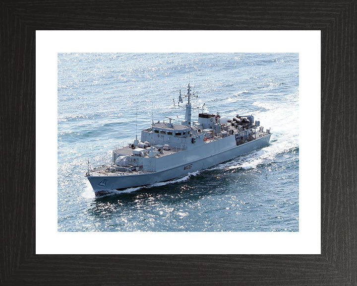HMS Penzance M106 | Photo Print | Framed Print | Sandown Class | Minehunter | Royal Navy Hampshire Prints