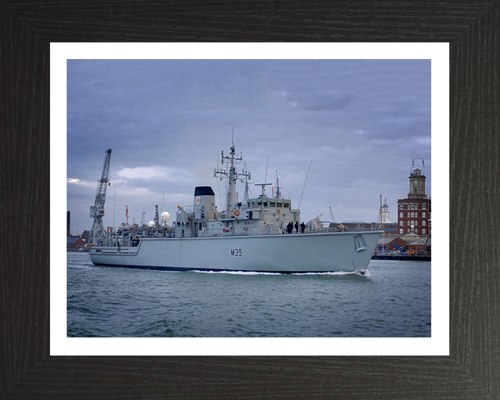 HMS Hurworth M39 | Photo Print | Framed Print | Hunt Class | Mine Warfare Vessel | Royal Navy Hampshire Prints