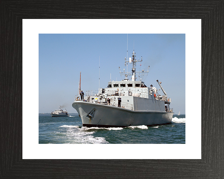 HMS Bangor (M109) Royal Navy Sandown Class Minehunter Portsmouth 2003 Photo Print Wall Art Decor Posters, Prints, & Visual Artwork Hampshire Prints 10 x 8 Black Frame Yes