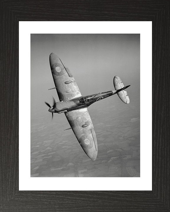 RAF Supermarine Spitfire Mk Vb in Flight Photo Print - Royal Air Force Aircraft Hampshire Prints 10 x 8 Black Frame Yes