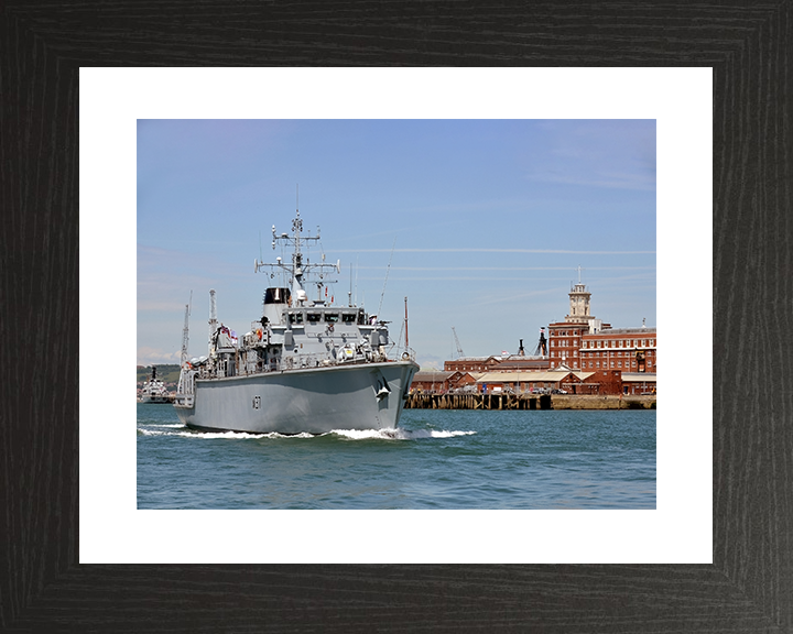 HMS Chiddingfold (M37) Royal Navy Hunt Class Minehunter Portsmouth Harbour Photo Print Wall Art Decor Posters, Prints, & Visual Artwork Hampshire Prints 10 x 8 Black Frame Yes