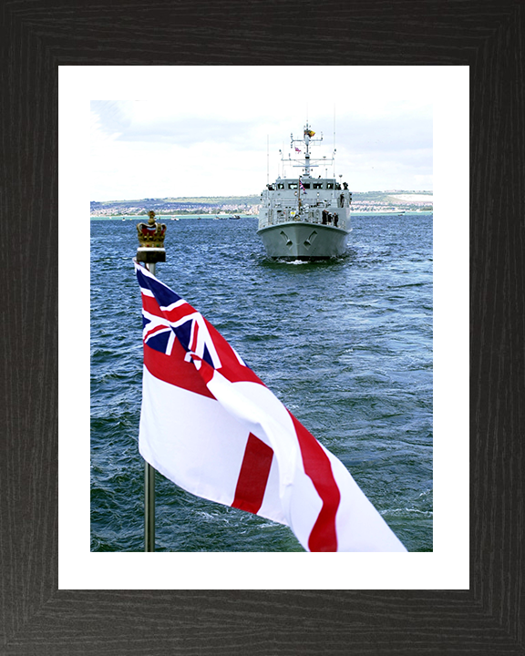 HMS Bangor (M109) Photo Print - Golden Jubilee 2002 - Royal Navy Sandown Class Minehunter Posters, Prints, & Visual Artwork Hampshire Prints 10 x 8 Black Frame Yes