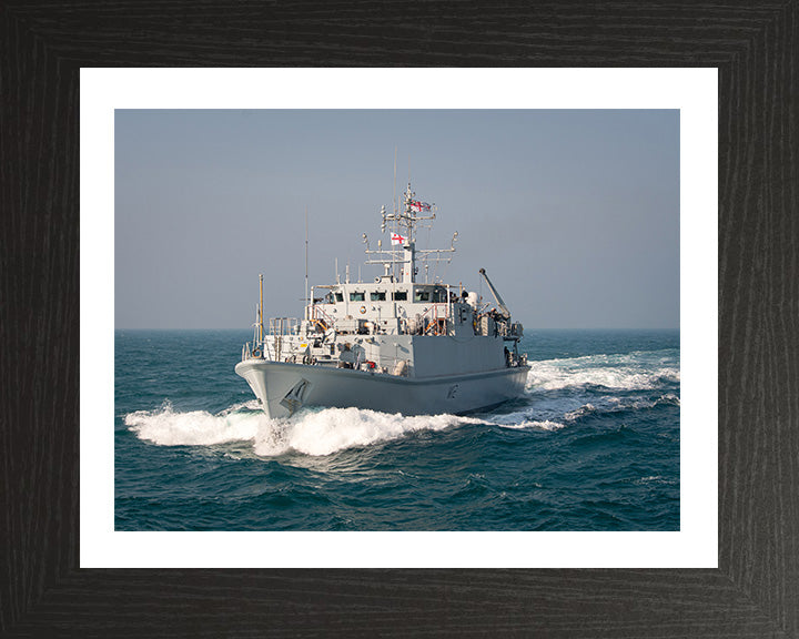 HMS Shoreham M112 | Photo Print | Framed Print | Sandown Class | Minehunter | Royal Navy Hampshire Prints
