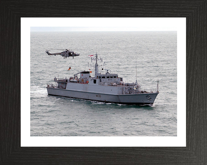 HMS Grimsby M108 | Photo Print | Framed Print | Sandown Class | Minehunter | Royal Navy Hampshire Prints