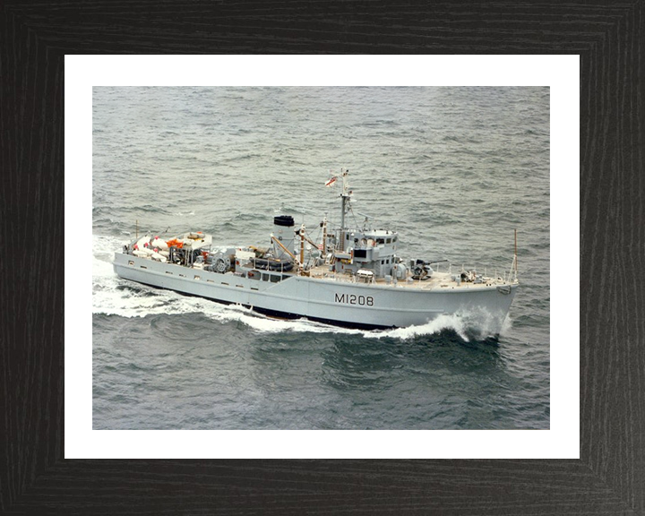 HMS Lewiston M1208 | Photo Print | Framed Print | Ton Class | Minesweeper | Royal Navy Hampshire Prints