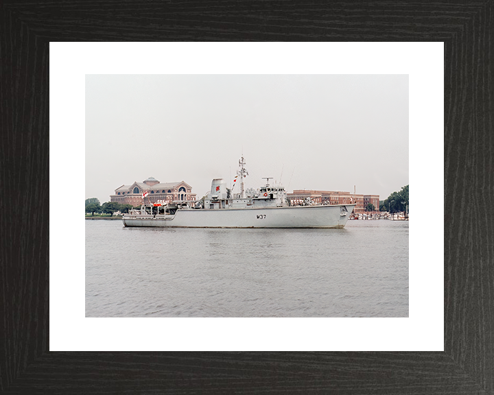 HMS Chiddingfold (M37) Royal Navy Hunt Class Minehunter Starboard Beam Photo Print Wall Art Decor Posters, Prints, & Visual Artwork Hampshire Prints 10 x 8 Black Frame Yes