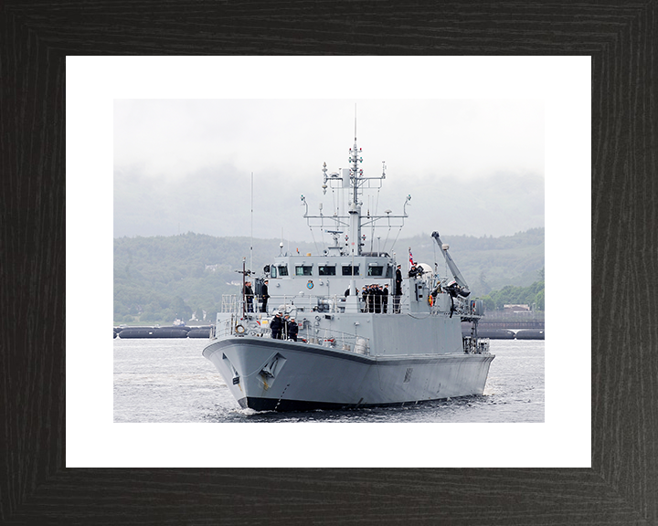 HMS Blyth (M111) Royal Navy Sandown Class Minehunter Deploys 2012 Photo Print Wall Art Decor Posters, Prints, & Visual Artwork Hampshire Prints 10 x 8 Black Frame Yes