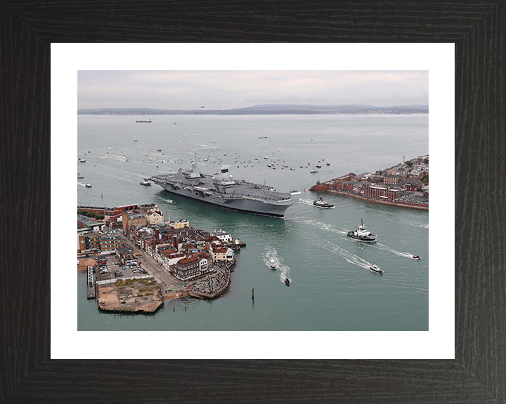 HMS Queen Elizabeth (R08) Photo Print - Old Portsmouth 2017 - Royal Navy Queen Elizabeth Class Aircraft Carrier Hampshire Prints 10 x 8 Black Frame Yes
