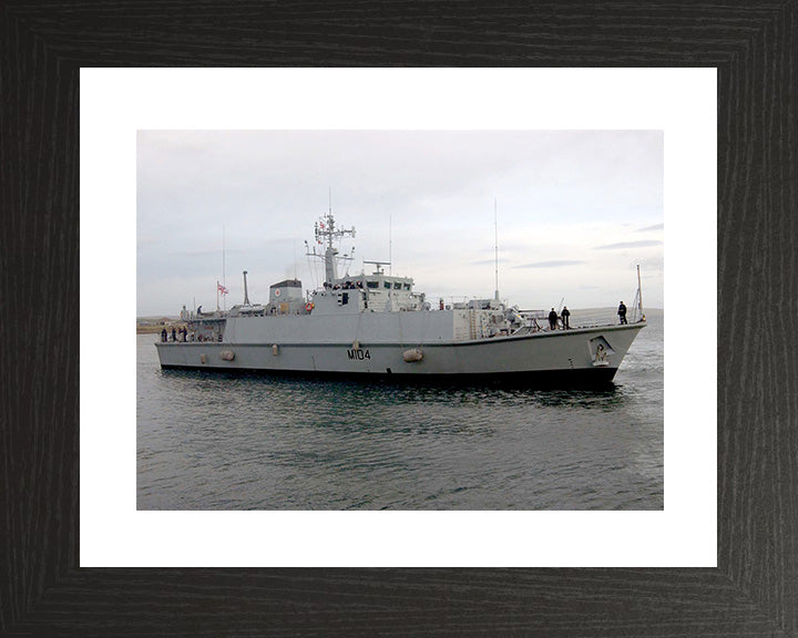 HMS Walney M104 | Photo Print | Framed Print | Sandown Class | minesweeper | Royal Navy Hampshire Prints