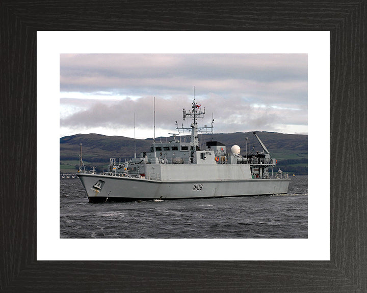 HMS Penzance M106 | Photo Print | Framed Print | Sandown Class | Minehunter | Royal Navy Hampshire Prints