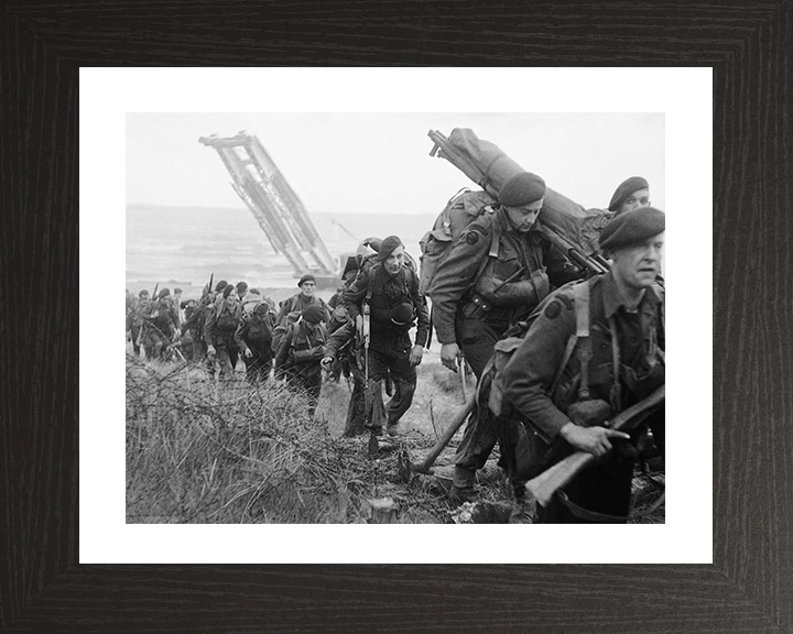 Royal Marines Commandos at Sword Beach on D-Day 1944 Photo Print Hampshire Prints 10 x 8 Black Frame Yes