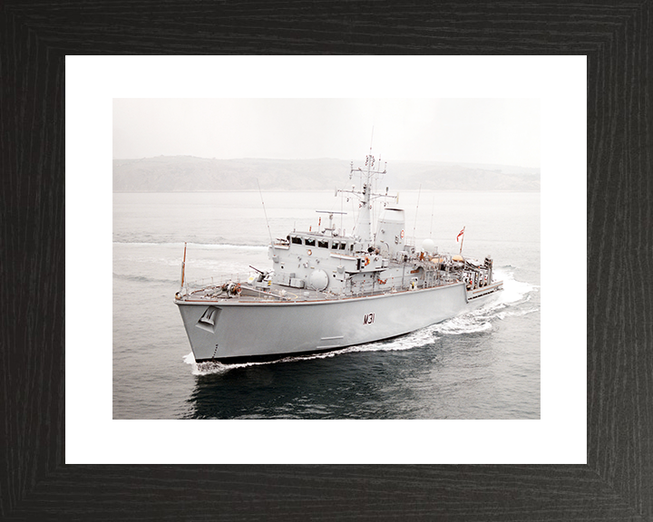HMS Cattistock (M31) Royal Navy Hunt Class MineHunter Hard Turn Photo Print Wall Art Decor Posters, Prints, & Visual Artwork Hampshire Prints 10 x 8 Black Frame Yes