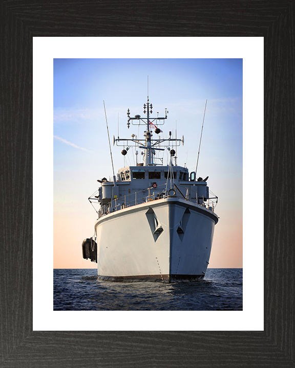 HMS Atherstone (M38) Photo Print - Arabian Gulf 2010 - Royal Navy Hunt Class Mine Warfare Vessel Hampshire Prints 10 x 8 Black Frame Yes