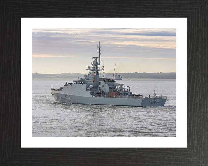 HMS Medway P223 Royal Navy River class patrol vessel Photo Print or Framed Print - Hampshire Prints