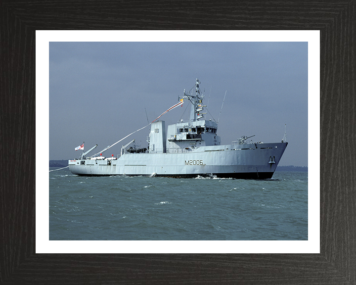 HMS Helford M2006 | Photo Print | Framed Print | River Class | Minesweeper | Royal Navy Hampshire Prints