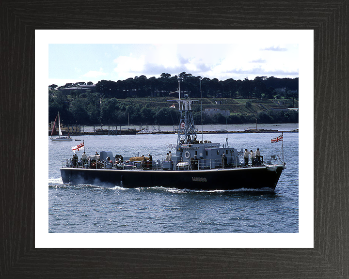 HMS Flintham (M2628) Photo Print - Starboard View - Royal Navy Ham Class Minesweeper Hampshire Prints 10 x 8 Black Frame Yes