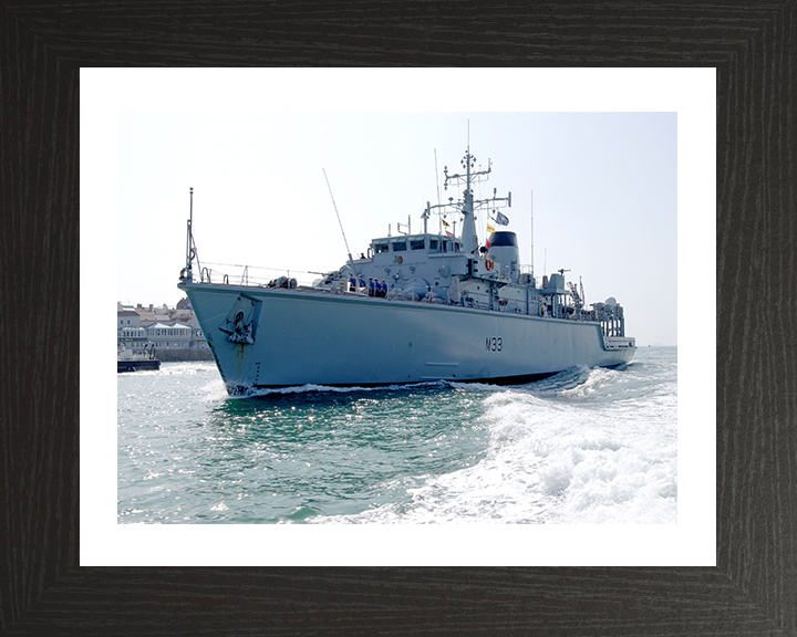 HMS Brocklesby (M33) Photo Print - Homecoming 2009 - Royal Navy Hunt Class Mine Warfare Vessel Posters, Prints, & Visual Artwork Hampshire Prints 10 x 8 Black Frame Yes