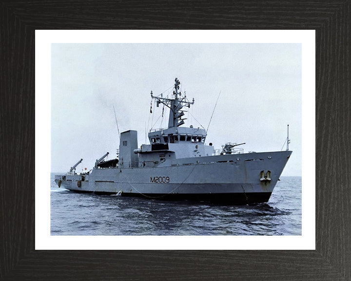 HMS Itchen M2009 | Photo Print | Framed Print | River Class | Minesweeper | Royal Navy Hampshire Prints