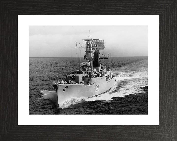 HMS Salisbury F32 | Photo Print | Framed Print | Salisbury Class | Frigate | Royal Navy Hampshire Prints