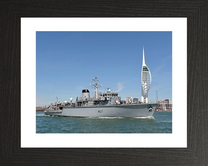 HMS Chiddingfold (M37) Royal Navy Hunt Class Minehunter Leaving Portsmouth Photo Print Wall Art Decor Posters, Prints, & Visual Artwork Hampshire Prints 10 x 8 Black Frame Yes