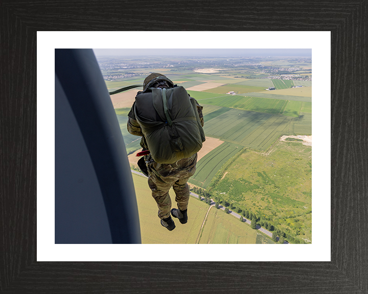 16 Air Assault Brigade Soldier Parachuting Photo Print - British Army Hampshire Prints 10 x 8 Black Frame Yes