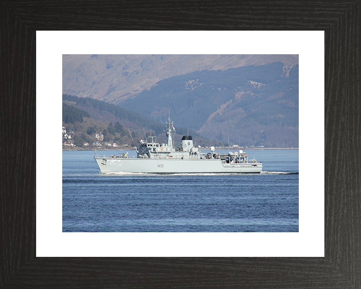 HMS Cattistock (M31) Royal Navy Hunt Class MineHunter Port Beam View Photo Print Wall Art Decor Posters, Prints, & Visual Artwork Hampshire Prints 10 x 8 Black Frame Yes
