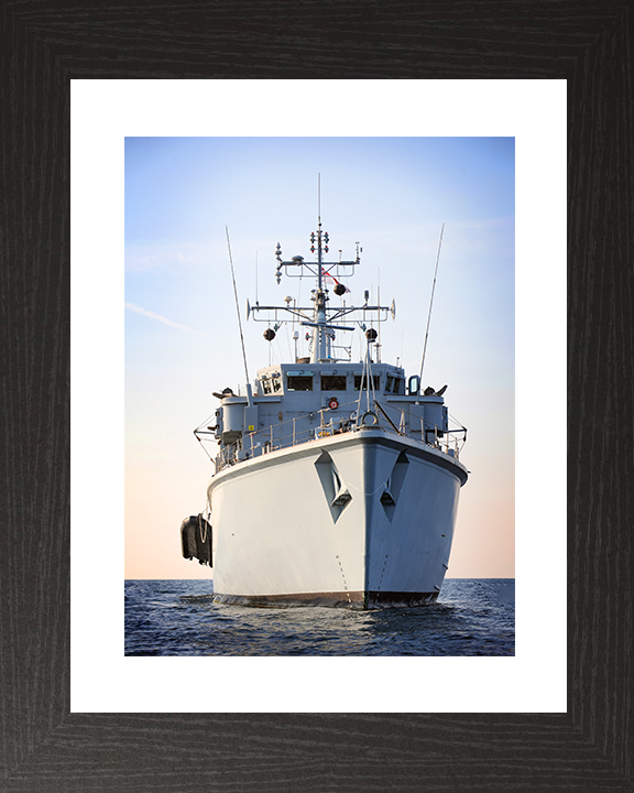 HMS Atherstone (M38) Royal Navy Hunt Class Mine Vessel Arabian Gulf 2010 Photo Print Wall Art Decor Posters, Prints, & Visual Artwork Hampshire Prints 10 x 8 Black Frame Yes
