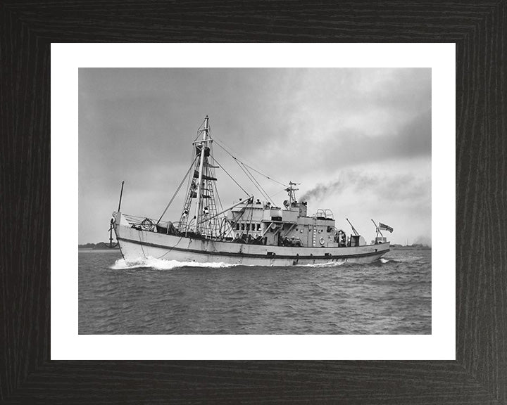HMS MMS 1717 (J517) | Photo Print | Framed Print | MMS Class | Minesweeper | Royal Navy Hampshire Prints