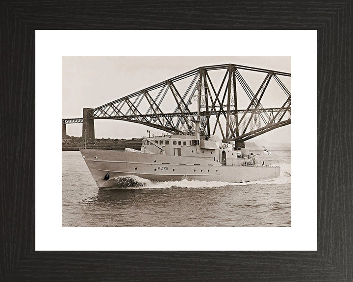 HMS Kingfisher P260 | Photo Print | Framed Print | Bird Class | Patrol Vessel | Royal Navy Hampshire Prints
